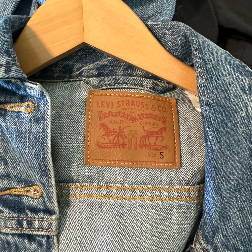 Levi’s Denim Jacket - Picture 3 of 3
